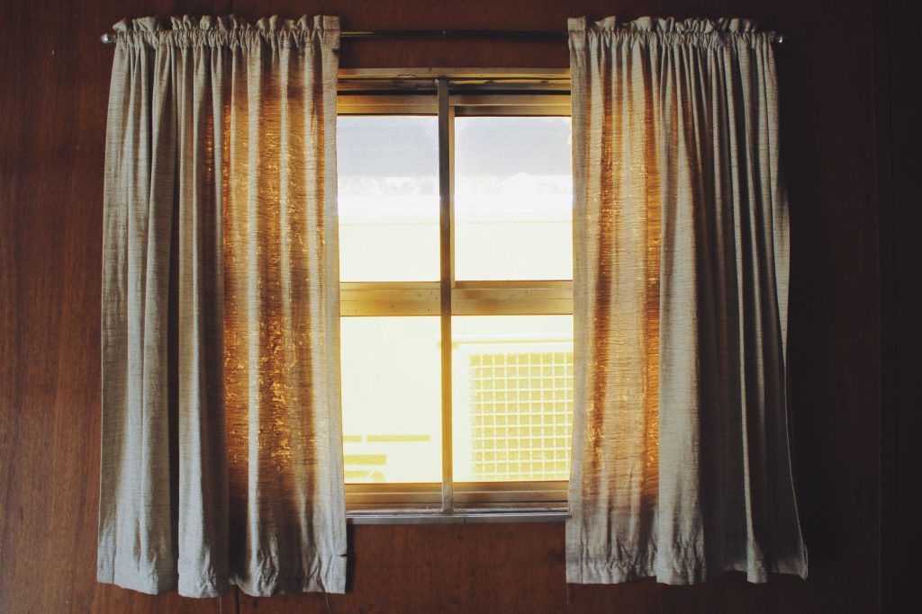 Light Filtering vs Blackout curtains